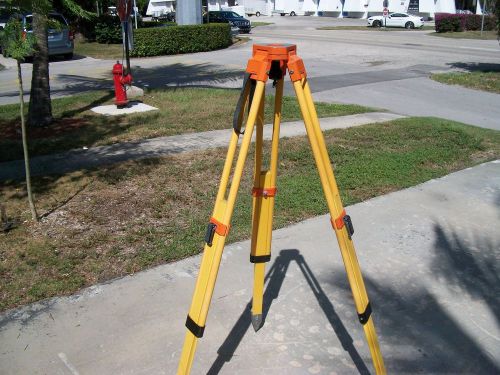 SURVEYOR ADJUSTABLE WOODEN LEG FLATHEAD TRIPOD USED