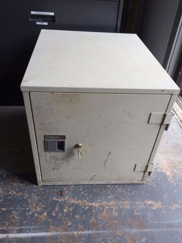 FIREGUARD DISKETTE SAFE - EXELLENT USED CONDITION WITH KEY