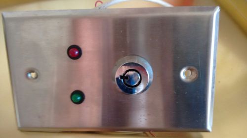 remote station for alarm system or access control with red green LED and key