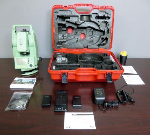 New Leica TCR805 Power R100 Total Station 2 Battery w/ Charger User Manual Case