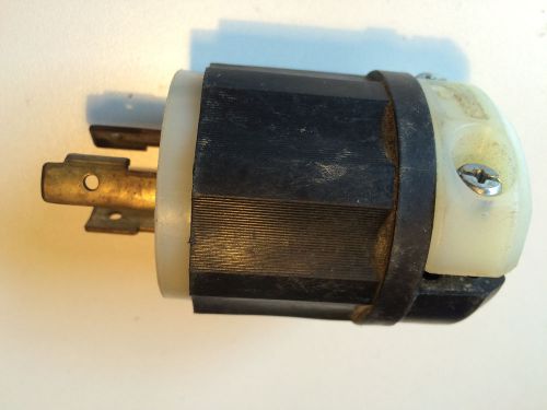 Leviton 2311 L5-20P L5-20 3 wire 2 pole twist-lock locking plug 20A 125 volt