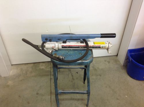 OTC 4002 Single Stage Hydraulic Hand Pump w/Hose 10K PSI Works Fine. USED