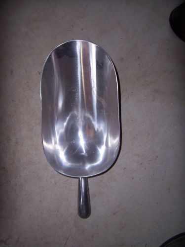 LARGE ALUMINUM SCOOP