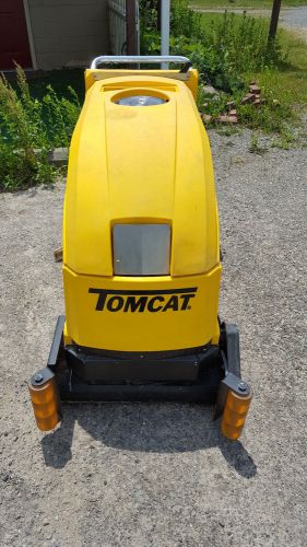 Tomcat 2600 Floor Scrubber