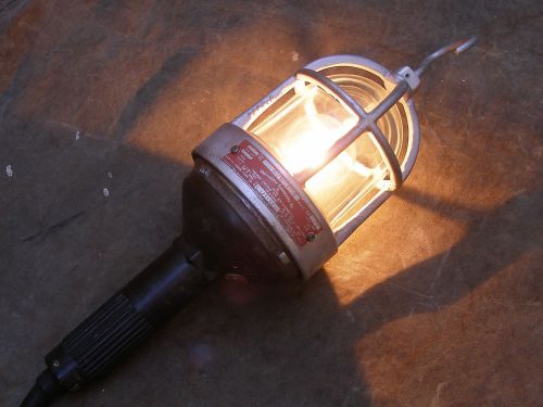 Crouse-Hinds Model M70 Portable Explosion Proof Drop Light Lamp 1971