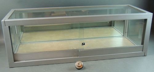 Heavy Duty Metal/Glass Counter Top Display Case, w/o Key – M9