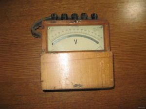 Voltmeter USSR in 1941 in a wooden case, working.
