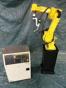 FANUC ROBOT ARC MATE 100 A05B-1207-B201 SYSTEM R-J CONTROLLER W PEDESTAL