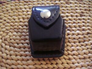 SAFARILAND 307-9-2 TASER CARTRIDGE X26/M26 PLAIN FINISH POUCH HOLDER