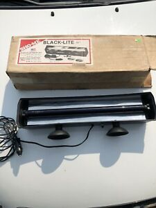sho-me fishing black lite light 18” used tested suction cups