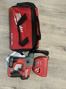 MILWAUKEE 2416-21XC 12-Volt Li-Ion Cordless 5/8 in. SDS-Plus Rotary Hammer Kit