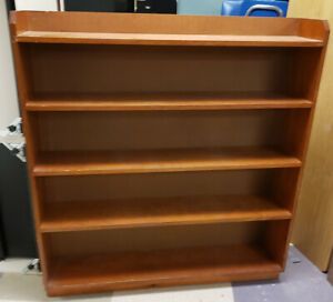 BROWN/CHERRY WOOD BOOKCASE