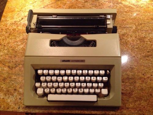 VINTAGE Olivetti LETTERA 25 typewriter