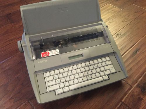 Brother SX-4000 Electronic LCD Display Typewriter with Dictionary NEW