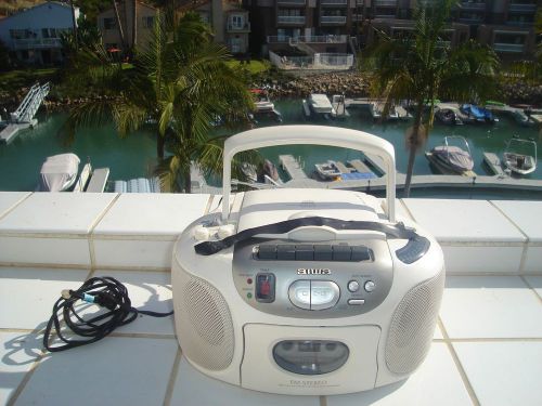 Aiwa WHITE boombox CD &amp; cassette player with radio