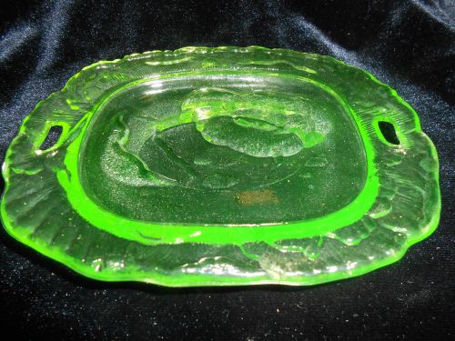 Green Vaseline glass chicken plate chick peep egg uranium jewelry hen tray dish