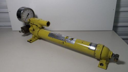 ENERPAC P39 P 39 HYDRAULIC HAND PUMP 10000PSI WITH WIKA LIQUID FILLED GAUGE
