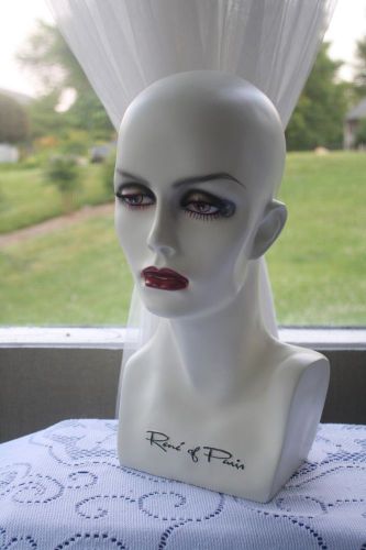 PRE-OWNED RENE OF PARIS MANEQUIN HEAD