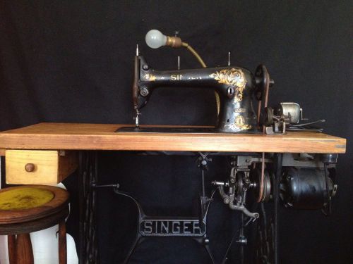 Singer Antique Industrial Sewing Machine Model 31-15 Complete w/Stand Motor