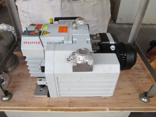 Pfeiffer  duo 35c  vacuum pump for sale