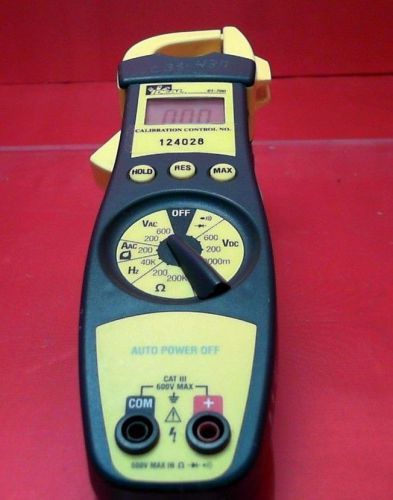 IDEAL Clamp Meter 61-700 600V CAT III 300A (POWERED ON) 600 V