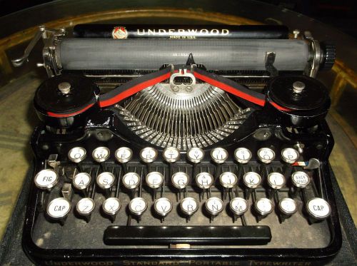 Vintage 1920&#039;s Underwood 3 bank Standard Portable Typewriter