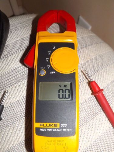 Fluke 323 true rms clamp meter w/ carry case for sale