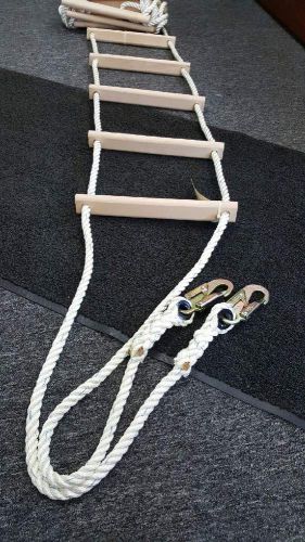 Nylon Rope Ladder with Wood Rungs, with Snap Hooks, 15&#039;, 300 lb Capacity