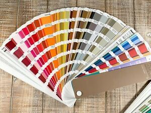 Slightly Used Pantone Fashion Home Interiors Color Guide /  SPD Color Guide