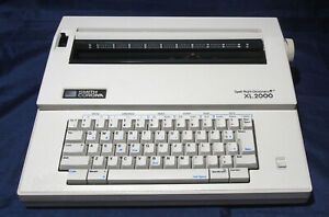 Smith Corona XL 2000 Typewriter With Spell Right Dictionary -Tested &amp; Working