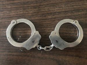 Peerless Handcuff Company 4710 Model 700C Chain Link — Used