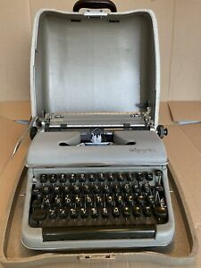 Vintage Olympia SM3 Deluxe Typewriter Serviced Clean Working w/case