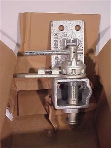 Carrier Transicold 44-00362-03 Clamp, LH, Curb Side