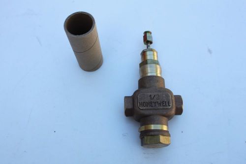 Honeywell v5011n1008 two-way globe valve 1/2 in,npt,0.73 cv for sale