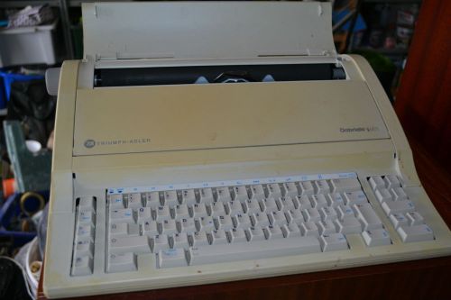 TRIUMPH ADLER GABRIELLA 5005 ELECTRIC TYPEWRITER - IN WORKING ORDER - CO9 ESSEX