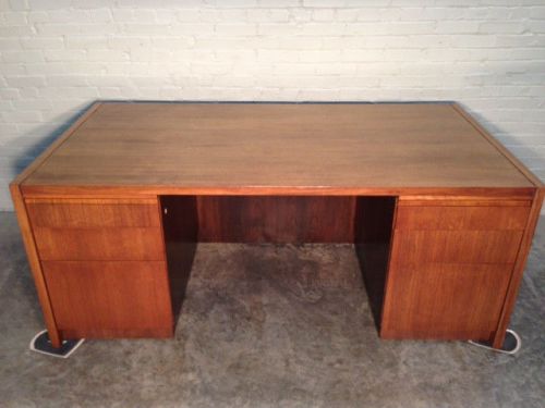 STUNNING EXECUTIVE LARGE MODERN DESK / AWESOME CONDITION  ~  NICE LAWYER STYLE