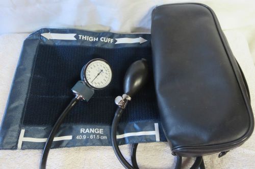 Select Medical SPHYGMOMANOMETER Gauge Adult Cuff Adjustable with Case