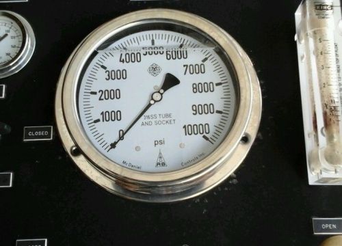 Mcdaniel Controls 316 ss  6 inch  10000psi Tube &amp; Socket Gauge