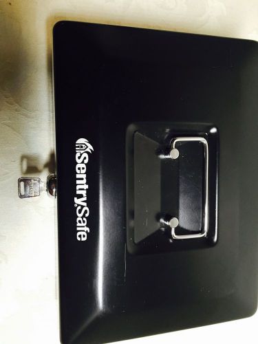 SentrySafe Cash Box. Lockbox. Change Box With 2 Keys