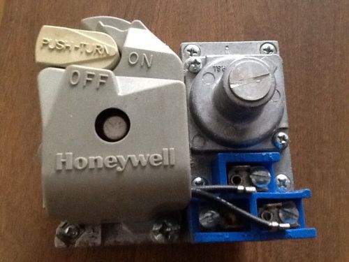 New Honeywell VR8440M2057   Natural Gas Valve