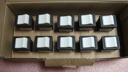 TA35-CBTWF100C0 Schurter Circuit Breaker AC/240V (LOT OF 10)