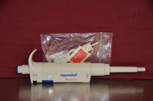 Eppendorf research single channel pipette pipettor 100-1000 ul blue button for sale