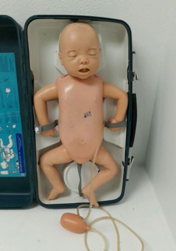 Vintage Resusci Baby Infant CPR Manikin Armstorng Laerdal 80 Basic case AA-2120