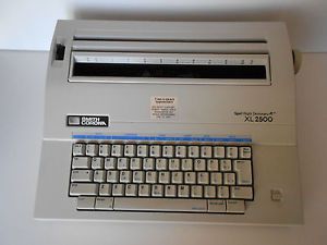 Smith Corona XL2500 Portable Electronic Typewriter   w/Cover &amp; User Guide  VGC