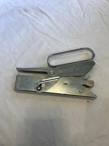 Arrow Fastener P22 Plier Type Stapler