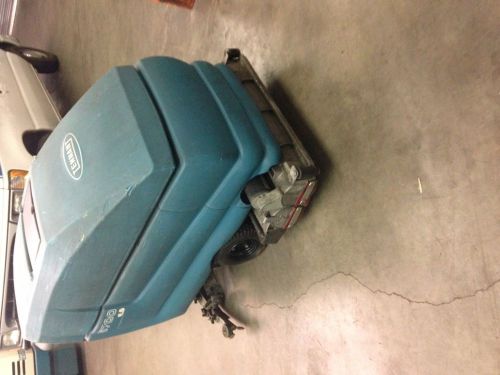 Tennant 5700 ES Automatic Floor Scrubber 32&#034; Cylindrical