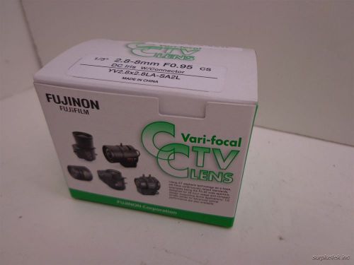 Fujifilm fujinon cctv lens 1:0.95 1/3&#034; cs-mount 2.8-8mm yv2.8x2.8la-sa2l for sale
