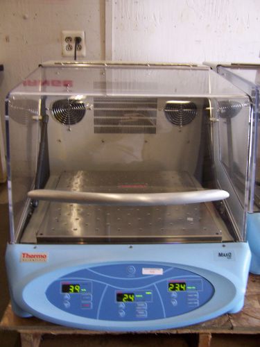 8282 THERMO MAX Q 4000 HEATED SHAKER BENCH TOP 17.5&#034; X 17.5&#034; WORK AREA