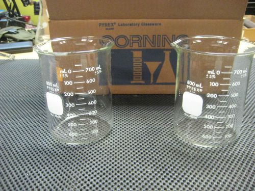 Lot of (2)  Pyrex Beakers, Griffin 800ml - Graduated with Spout - Corning