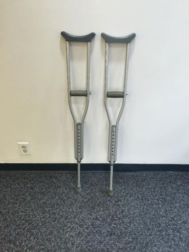 MEDLINE GUARDIAN USED PAIR CRUTCHES